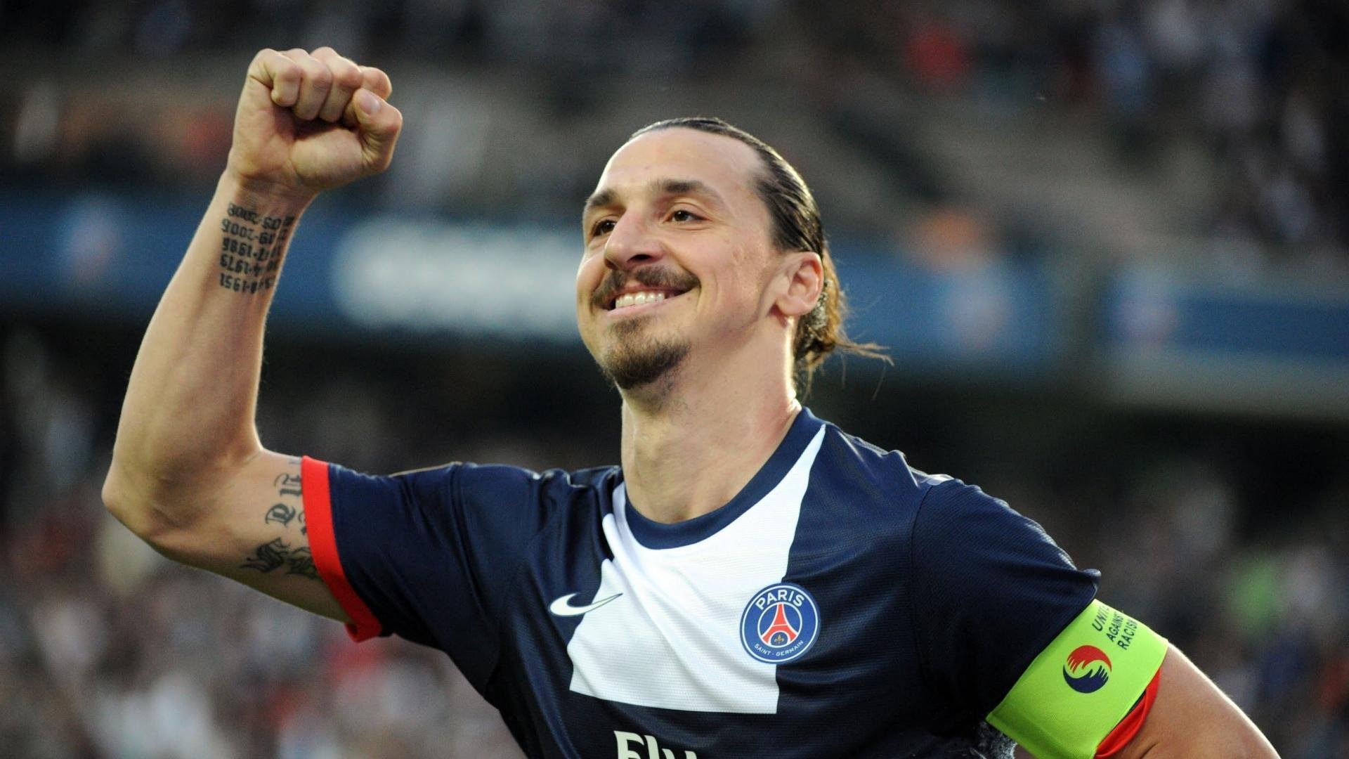 中超联赛中国队晋级 球迷齐声欢呼，中超足球联赛